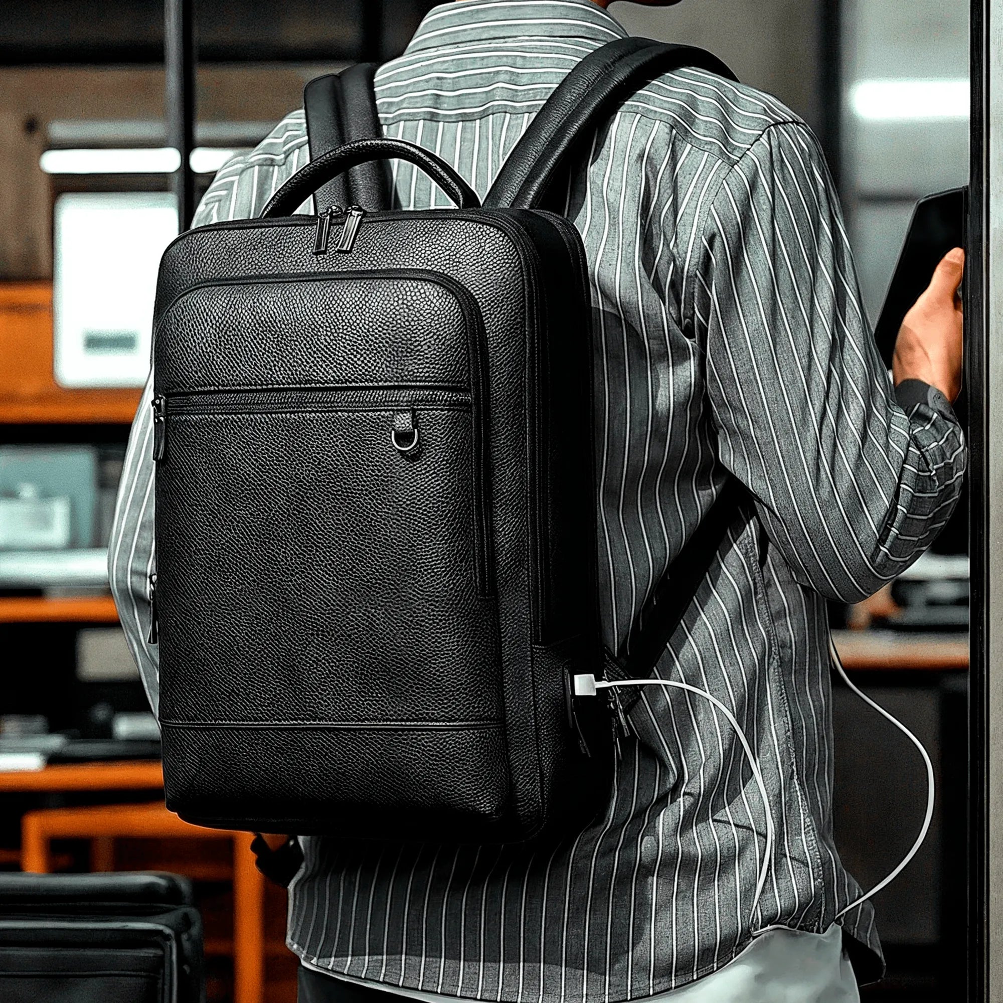 Mochila de Couro Executiva Impermeável T03